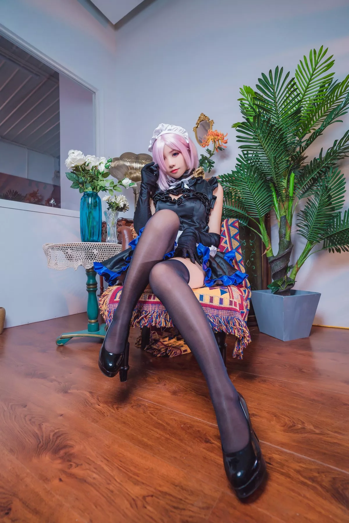 网络美女墨玉-M玛修女仆主题私房性感黑色女仆装配黑丝袜秀翘臀美腿诱惑写真40P
