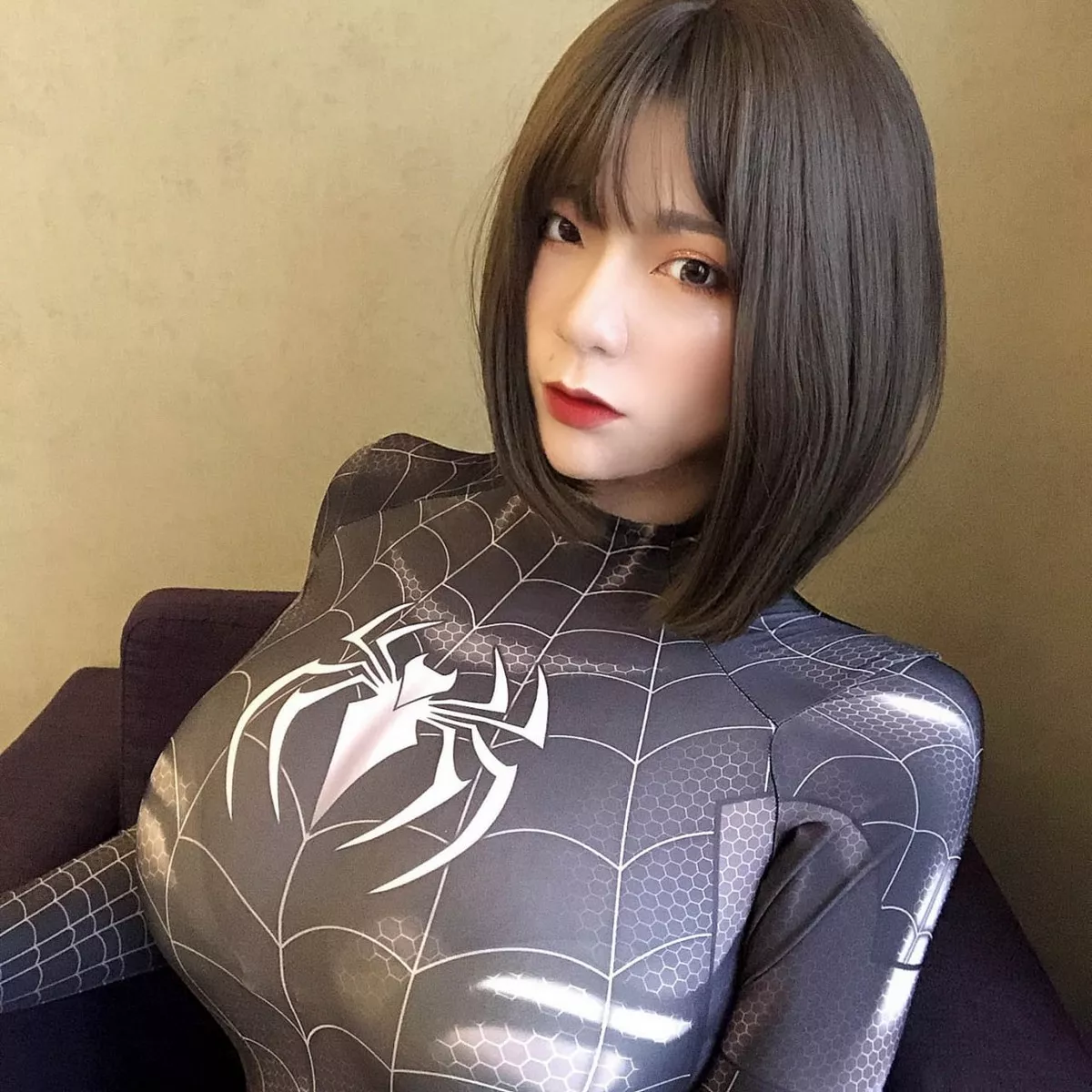 网络美女奶兔biubiu蜘蛛侠妹妹主题性感黑色蜘蛛侠服饰紧身秀完美身材诱惑写真87P
