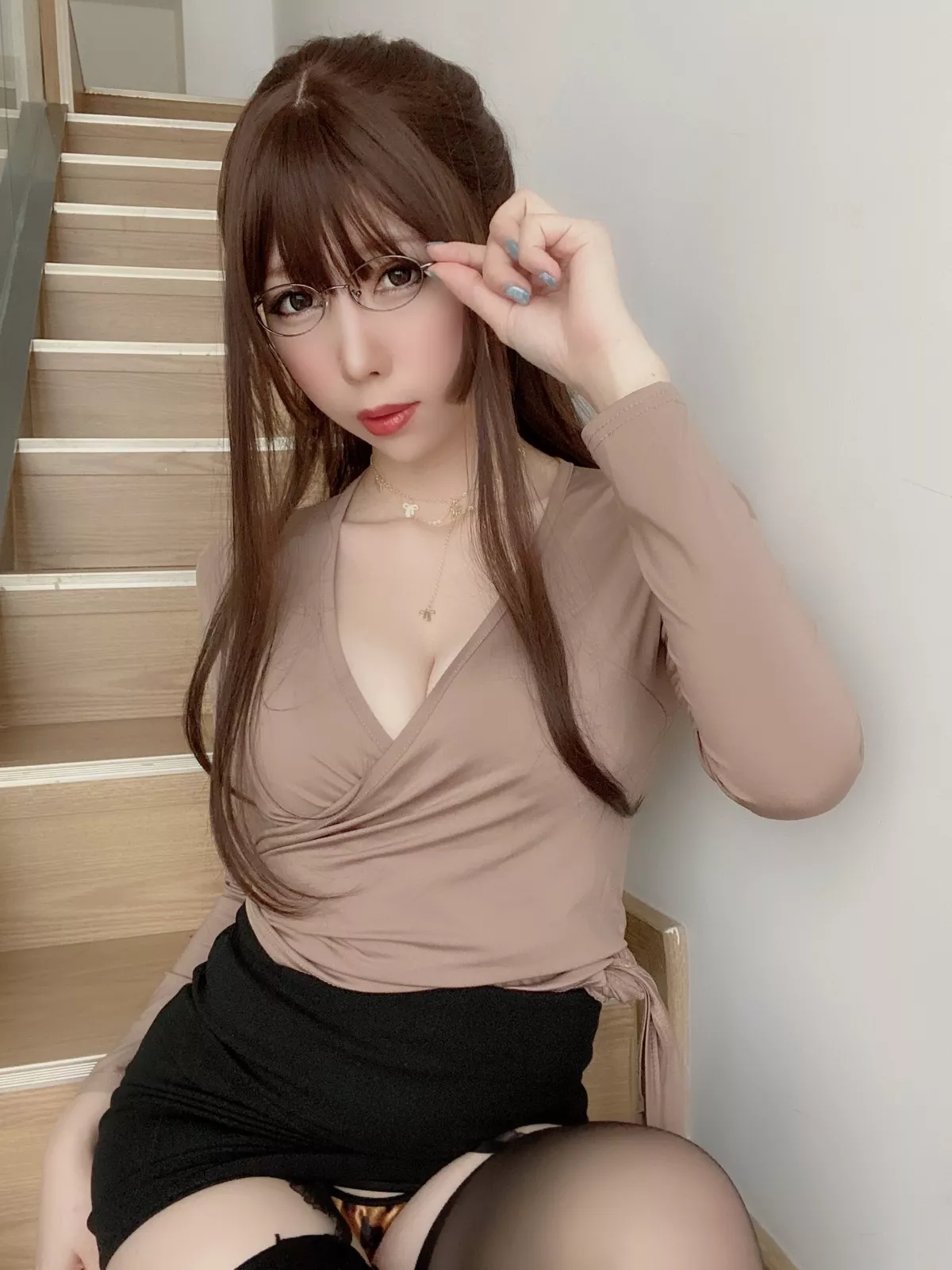Coser美女鹿野希豹纹胖次主题私房半脱露白色蕾丝内衣配豹纹内裤诱惑写真623P