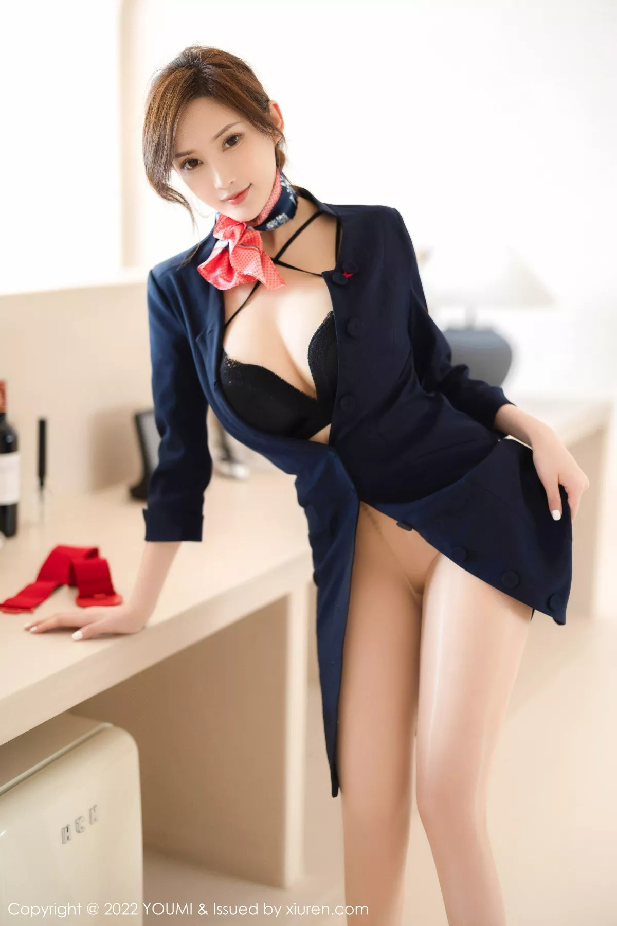 [YouMi尤蜜荟]Vol.858_女神奶瓶土肥圆性感深色制服套装半脱秀丰满身材迷人诱惑写真77P