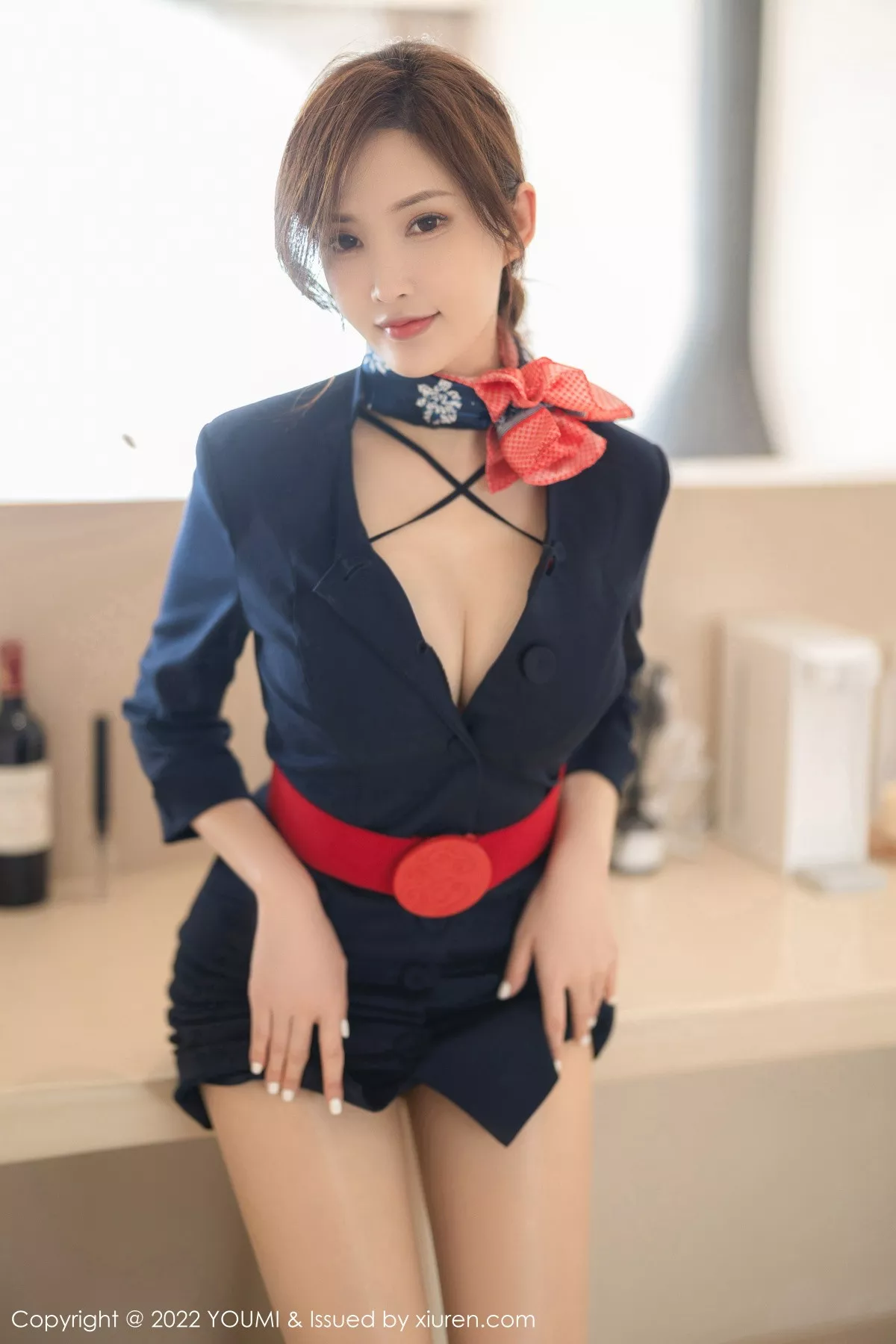 [YouMi尤蜜荟]Vol.858_女神奶瓶土肥圆性感深色制服套装半脱秀丰满身材迷人诱惑写真77P