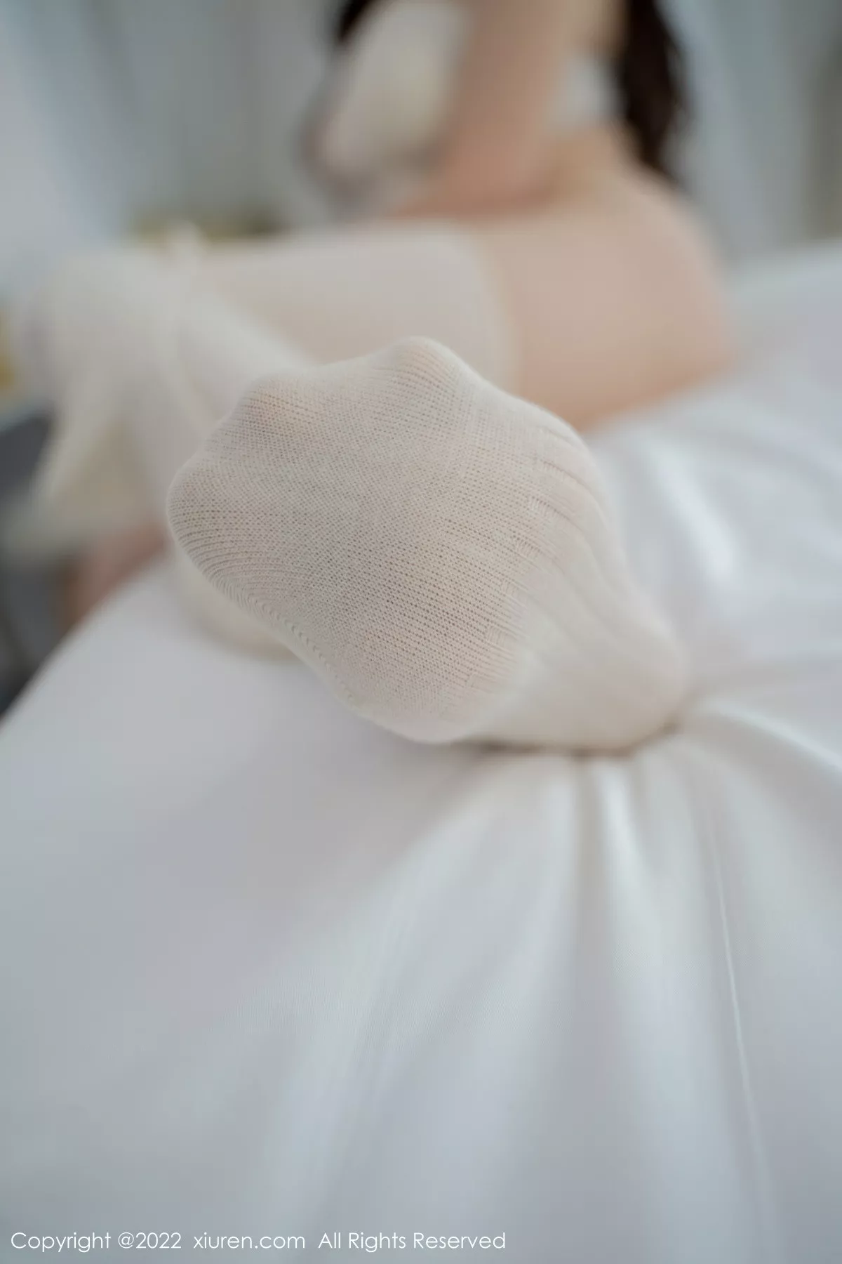 XiuRen第5787期_女神奶瓶土肥圆私房性感睡袍露米色长筒袜秀丰满身材诱惑写真94P