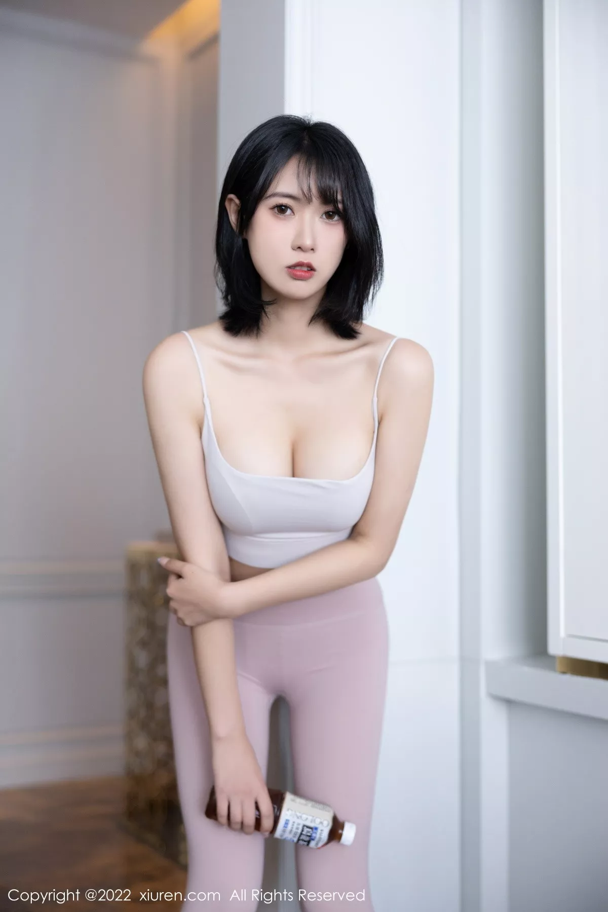 XiuRen第5885期_模特林子遥性感浅色瑜伽服半脱露超薄无内肉丝秀翘臀诱惑写真88P