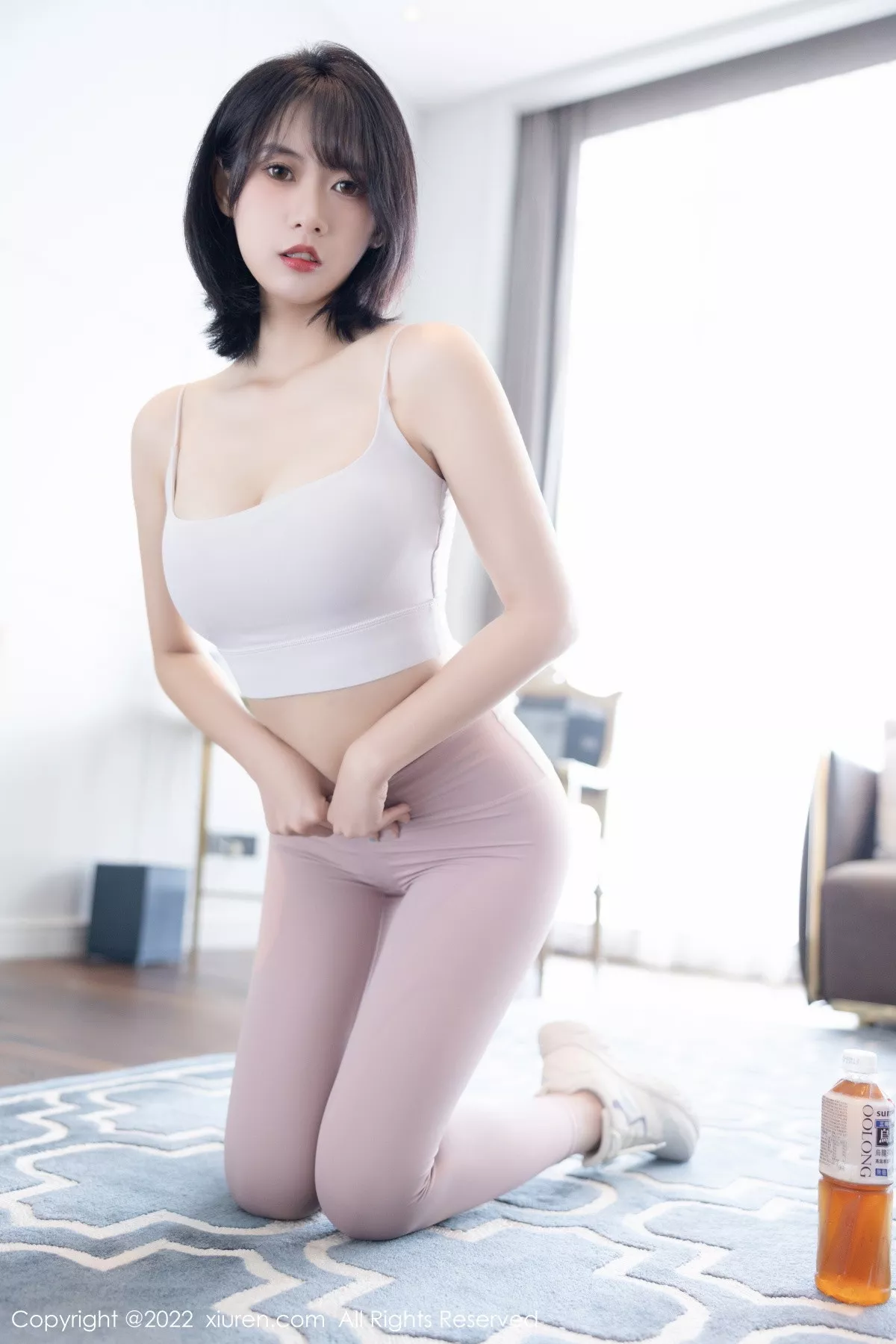 XiuRen第5885期_模特林子遥性感浅色瑜伽服半脱露超薄无内肉丝秀翘臀诱惑写真88P