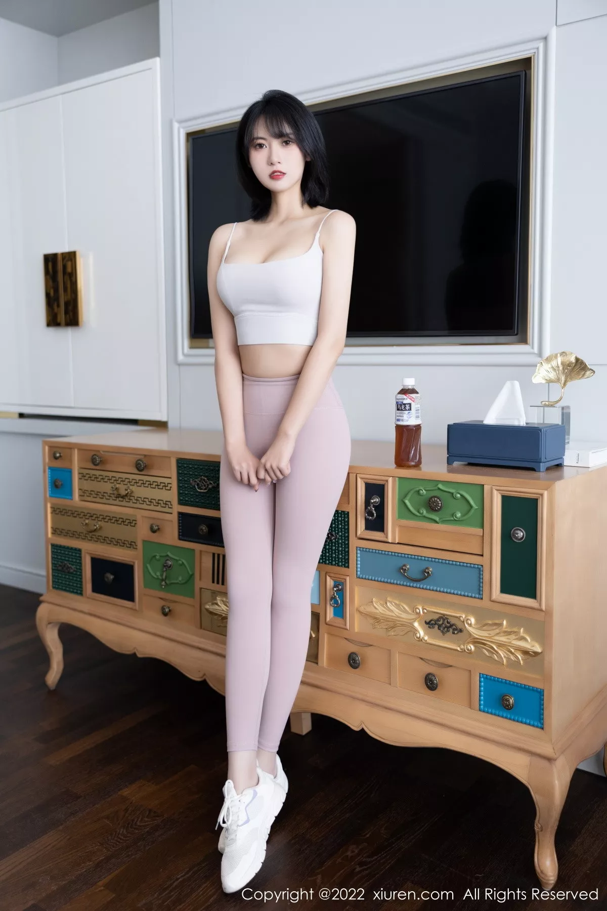 XiuRen第5885期_模特林子遥性感浅色瑜伽服半脱露超薄无内肉丝秀翘臀诱惑写真88P