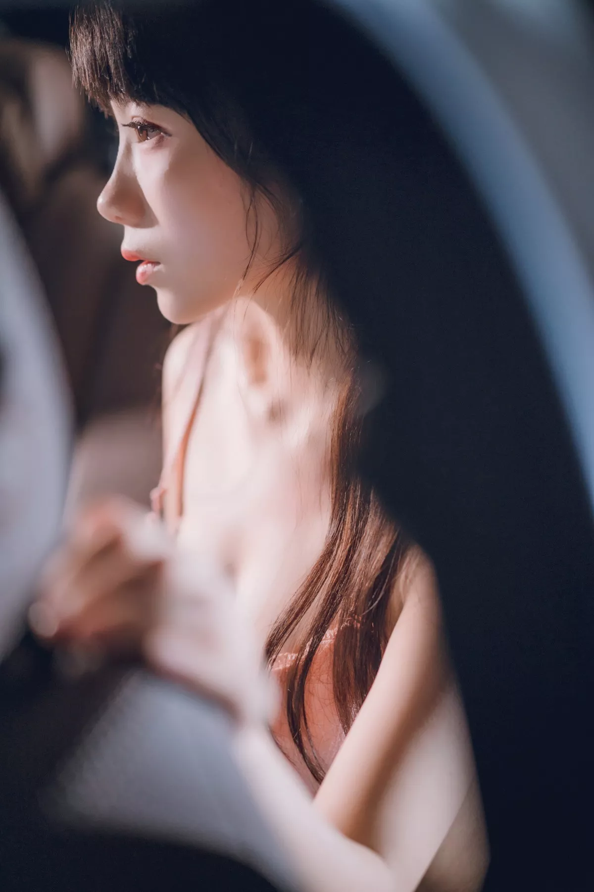 网络美女Usejan奔驰主题户外豪车里脱性感白T露粉色内衣秀完美身材诱惑写真40P