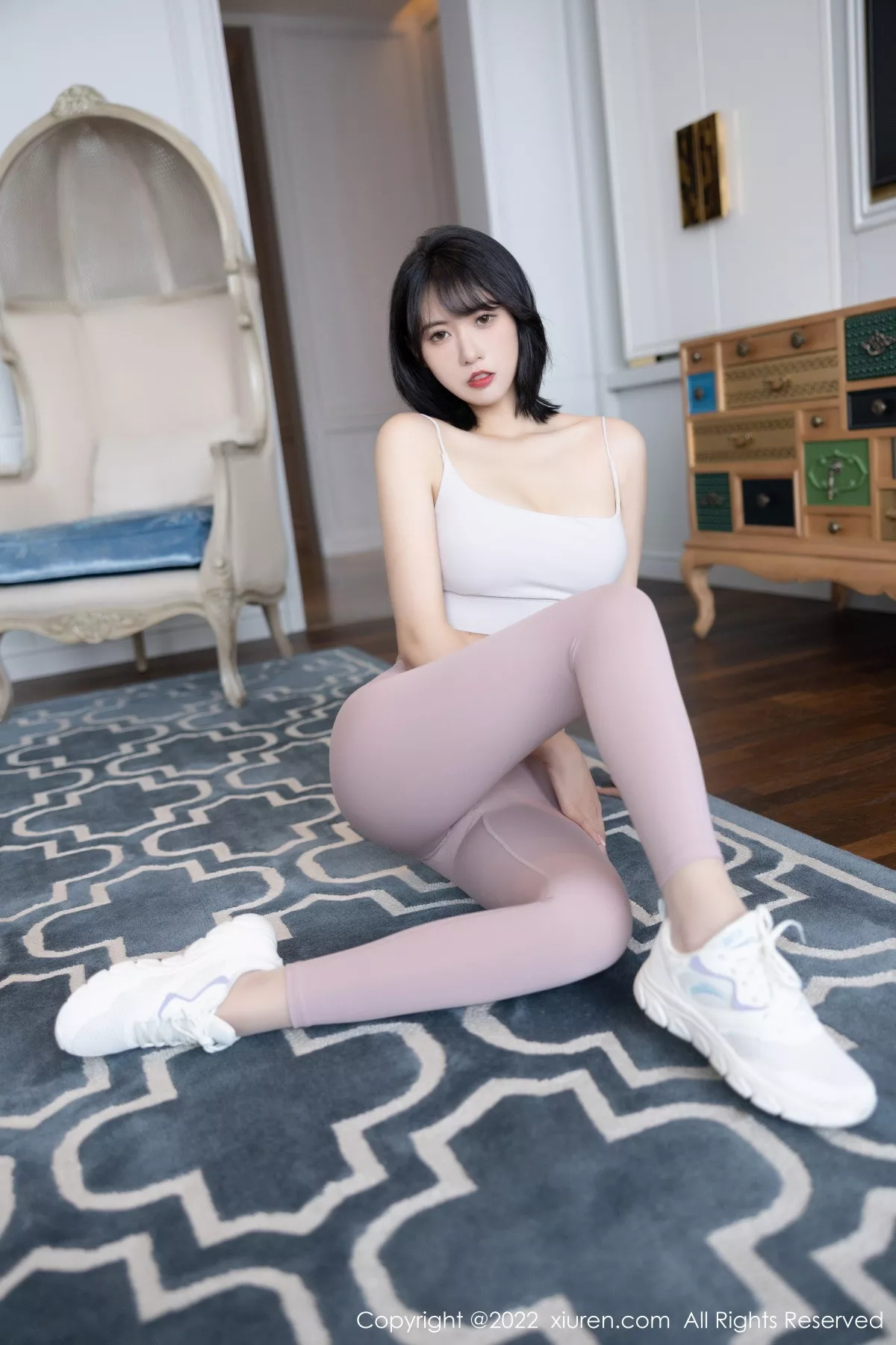 XiuRen第5885期_模特林子遥性感浅色瑜伽服半脱露超薄无内肉丝秀翘臀诱惑写真88P