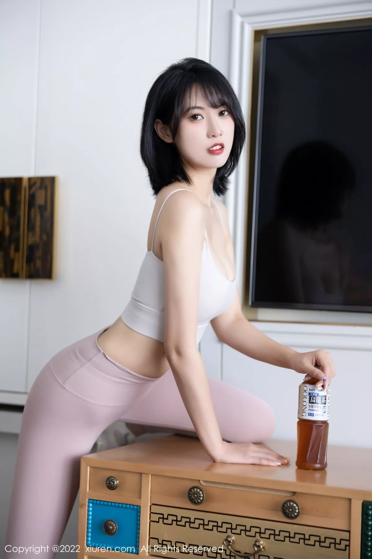 XiuRen第5885期_模特林子遥性感浅色瑜伽服半脱露超薄无内肉丝秀翘臀诱惑写真88P