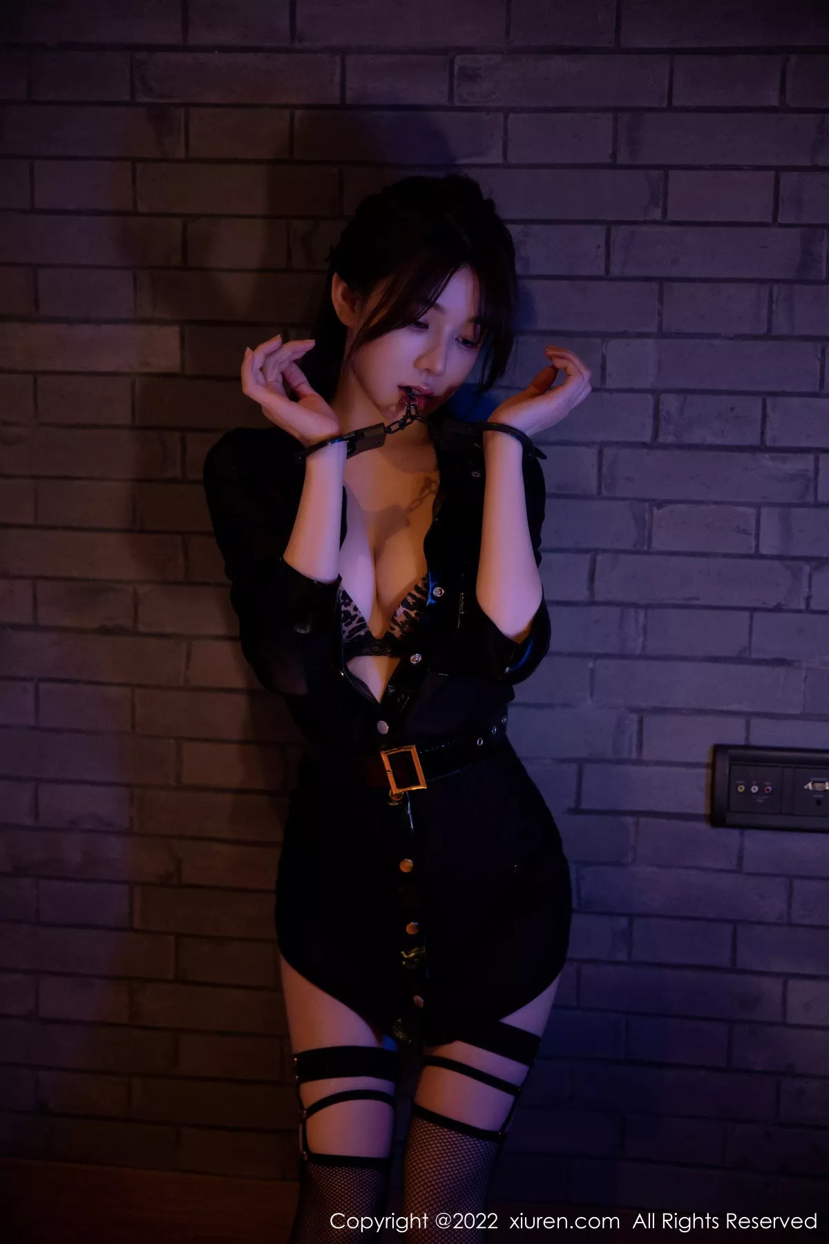 XiuRen第5931期_模特婠婠么性感黑色情趣制服露豹纹内衣秀绝美身材诱惑写真94P