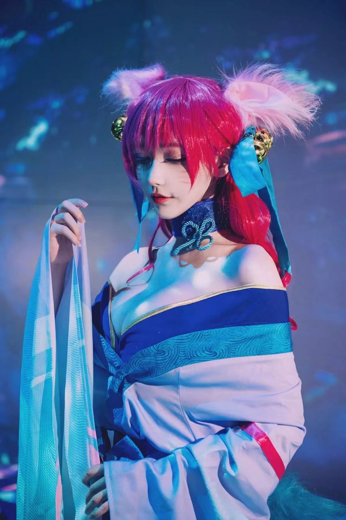 人气Coser啾小妍日常系列精选主题多套性感服饰秀完美身材靓丽迷人写真233P