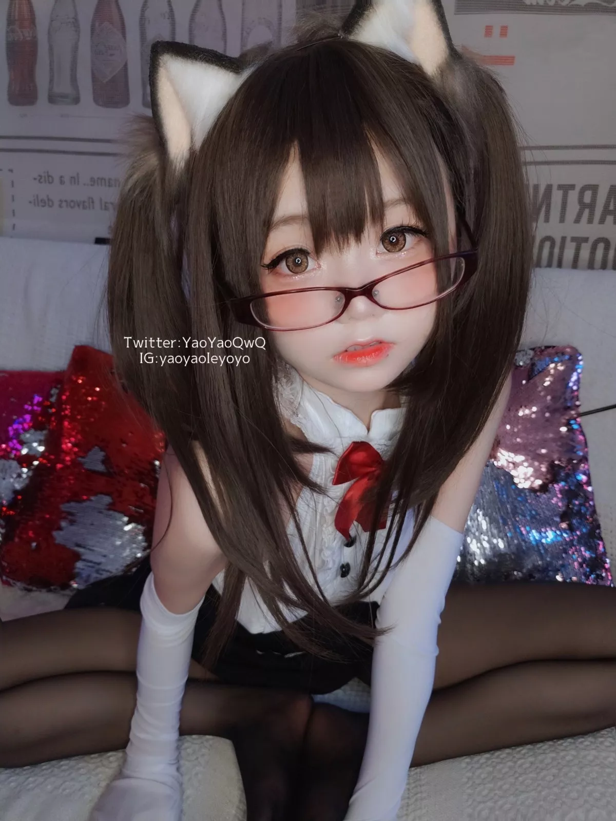 网络美女软妹摇摇乐黑色紧身衣主题性感黑色短裙下超薄黑丝秀翘臀美腿诱惑写真100P