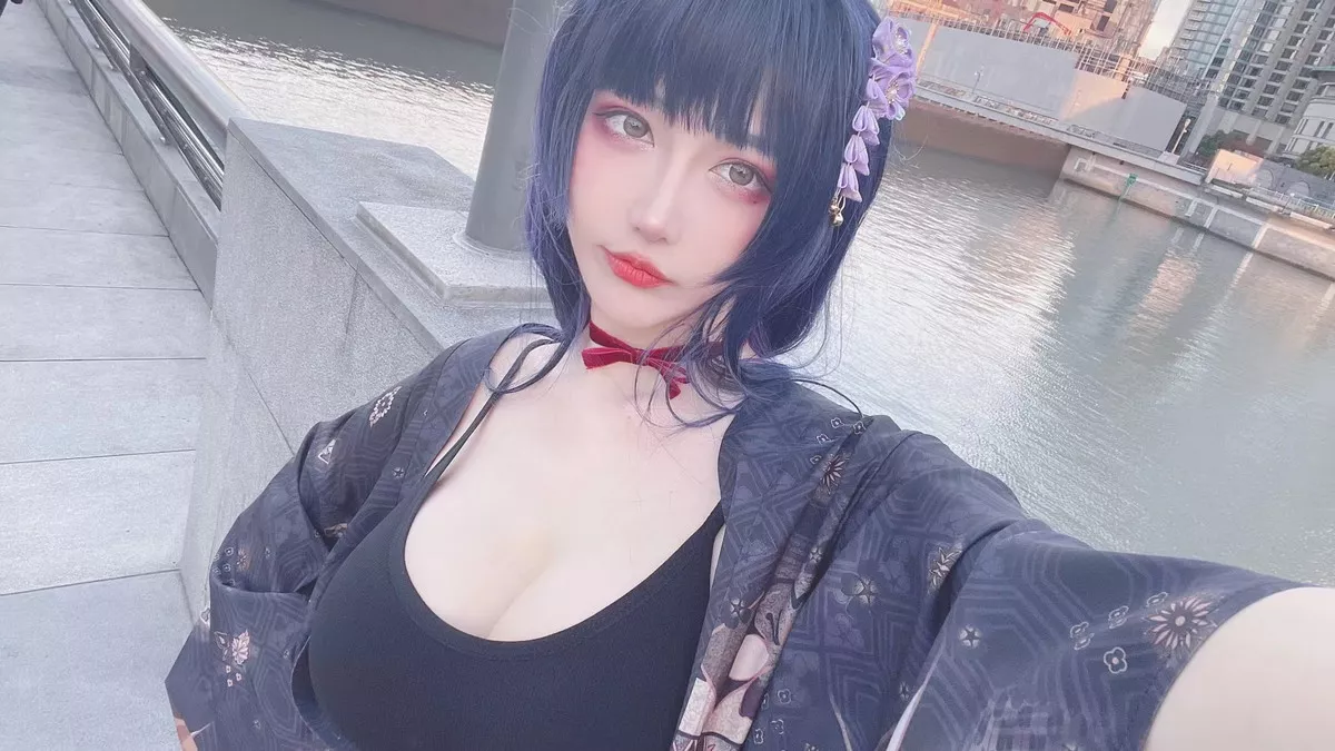 人气Coser啾小妍日常系列精选主题多套性感服饰秀完美身材靓丽迷人写真233P