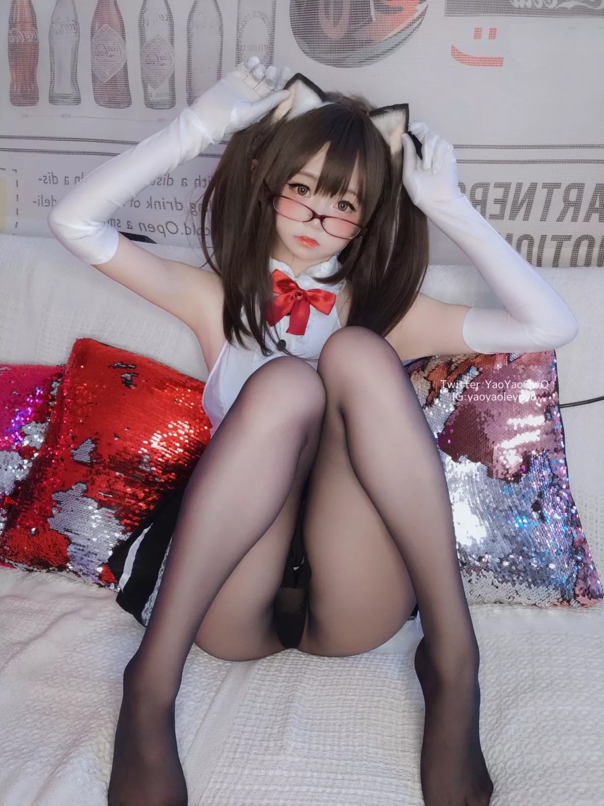 网络美女软妹摇摇乐黑色紧身衣主题性感黑色短裙下超薄黑丝秀翘臀美腿诱惑写真100P