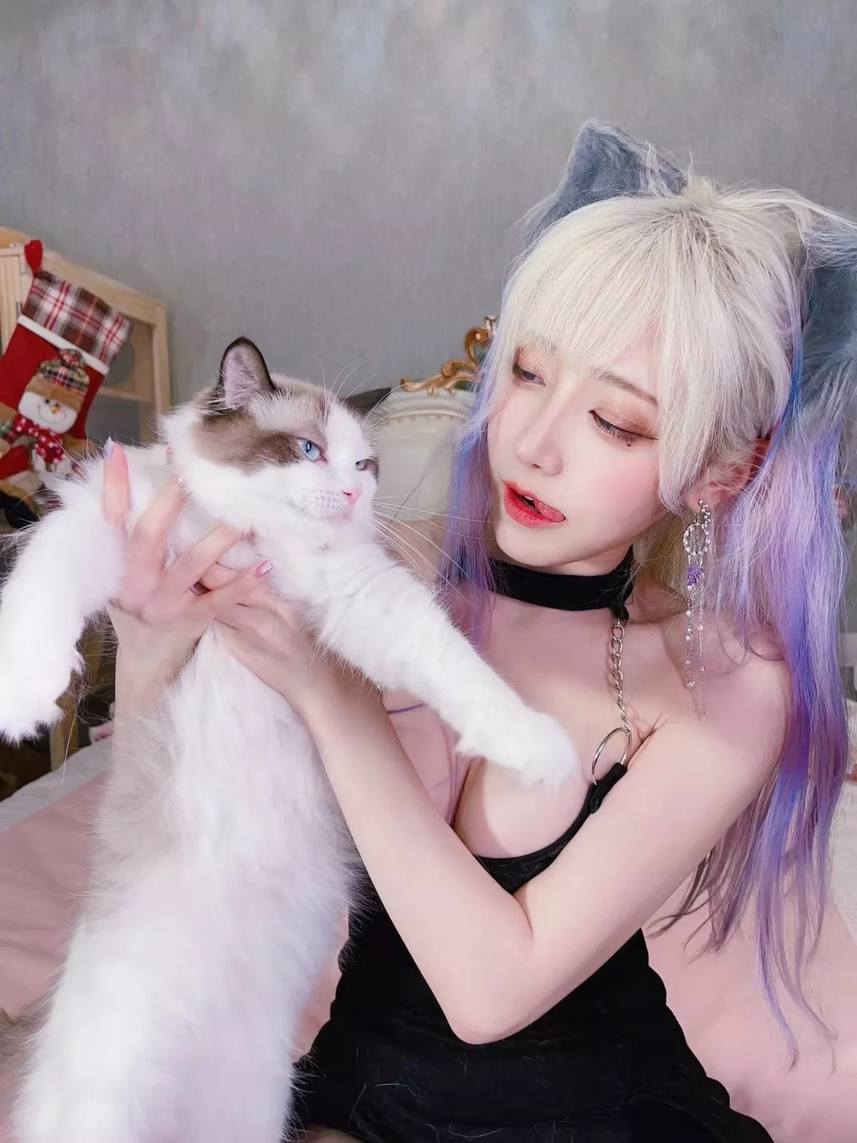 人气Coser啾小妍日常系列精选主题多套性感服饰秀完美身材靓丽迷人写真233P