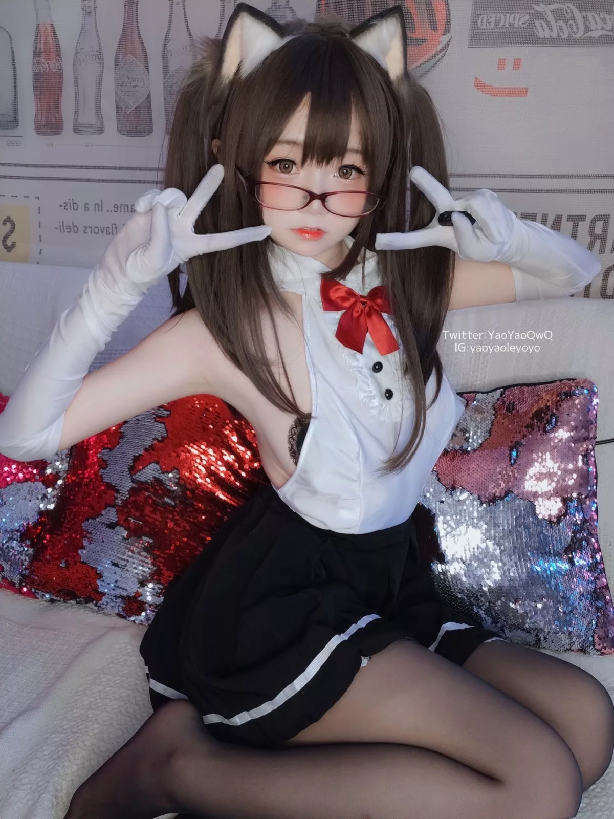网络美女软妹摇摇乐黑色紧身衣主题性感黑色短裙下超薄黑丝秀翘臀美腿诱惑写真100P