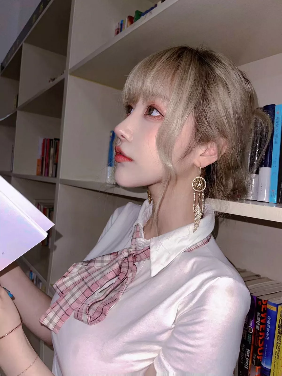 人气Coser啾小妍日常系列精选主题多套性感服饰秀完美身材靓丽迷人写真233P