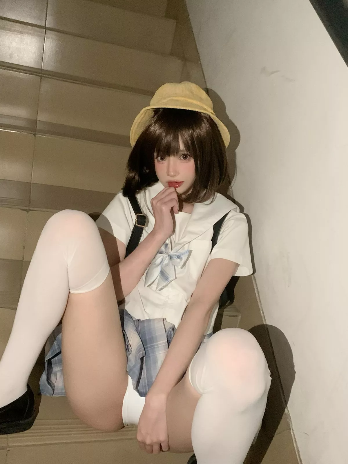 网络美女西园寺南歌主人的任务主题户外性感JK制服半脱露白色皮质内衣诱惑写真40P