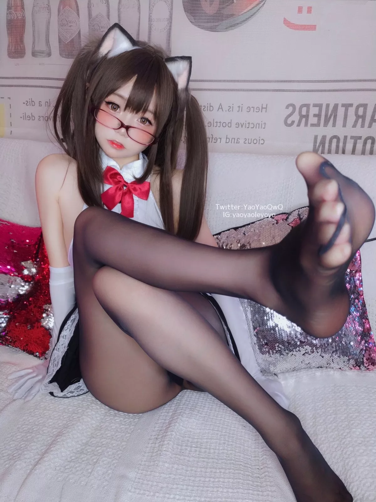网络美女软妹摇摇乐黑色紧身衣主题性感黑色短裙下超薄黑丝秀翘臀美腿诱惑写真100P