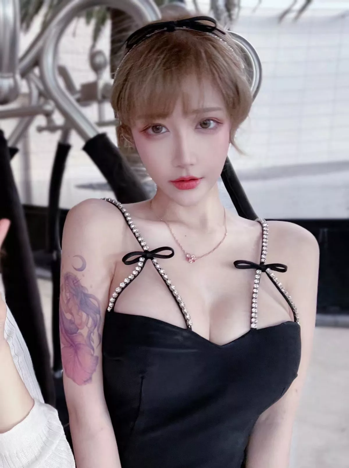 人气Coser啾小妍日常系列精选主题多套性感服饰秀完美身材靓丽迷人写真233P