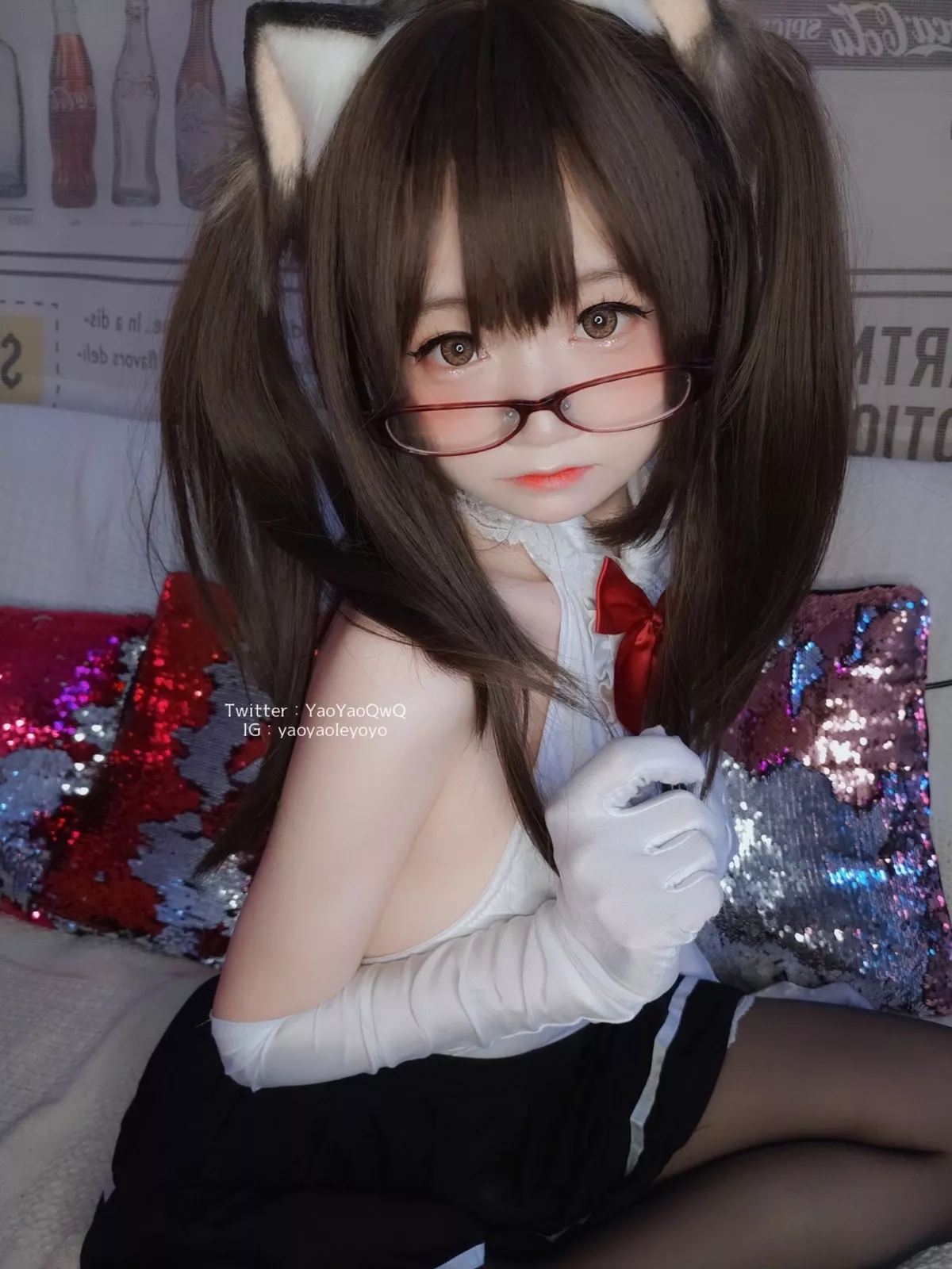 网络美女软妹摇摇乐黑色紧身衣主题性感黑色短裙下超薄黑丝秀翘臀美腿诱惑写真100P