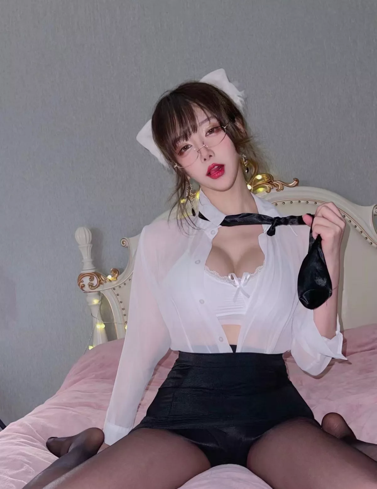 人气Coser啾小妍日常系列精选主题多套性感服饰秀完美身材靓丽迷人写真233P