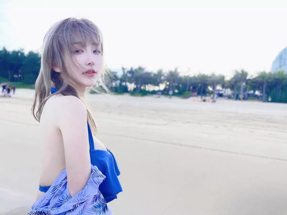 人气Coser啾小妍日常系列精选主题多套性感服饰秀完美身材靓丽迷人写真233P