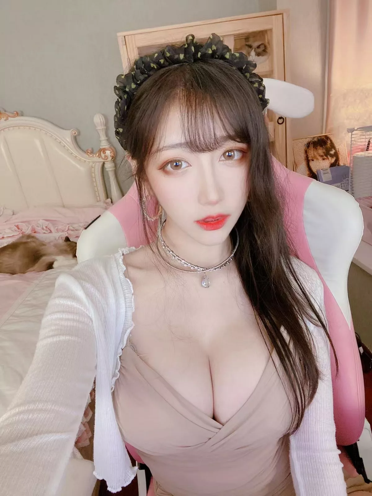 人气Coser啾小妍日常系列精选主题多套性感服饰秀完美身材靓丽迷人写真233P