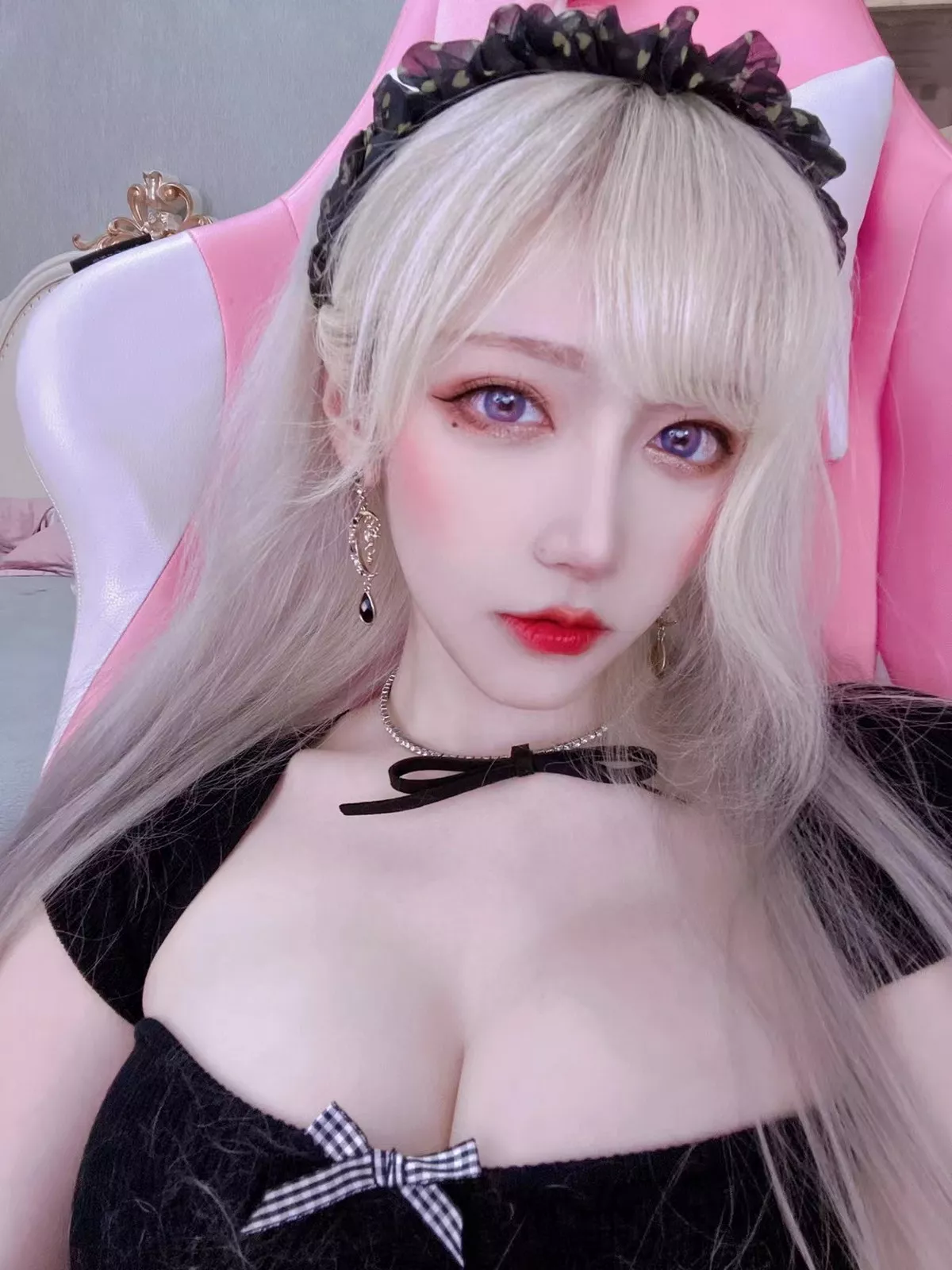 人气Coser啾小妍日常系列精选主题多套性感服饰秀完美身材靓丽迷人写真233P