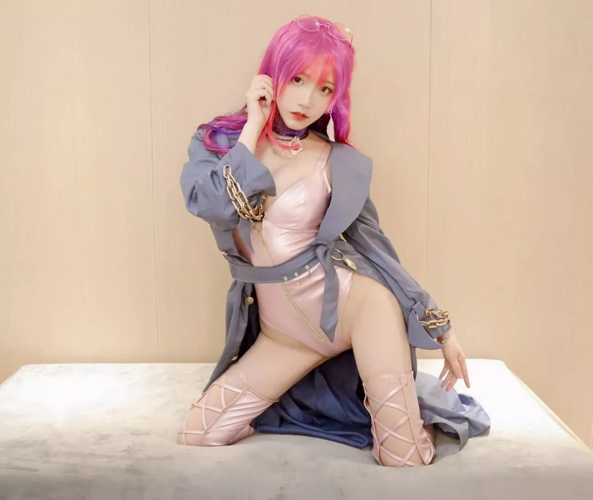 人气Coser啾小妍日常系列精选主题多套性感服饰秀完美身材靓丽迷人写真233P