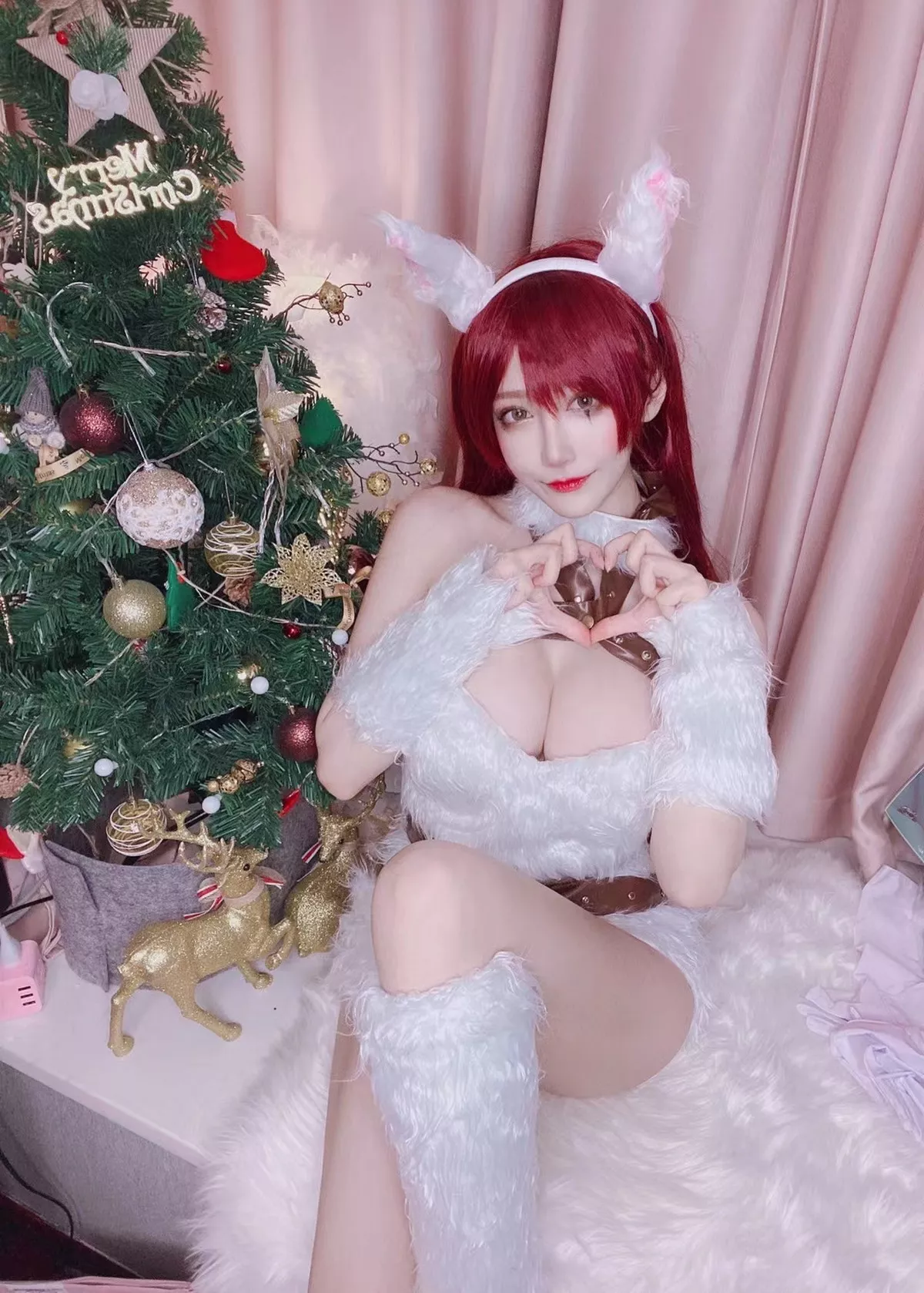 人气Coser啾小妍日常系列精选主题多套性感服饰秀完美身材靓丽迷人写真233P