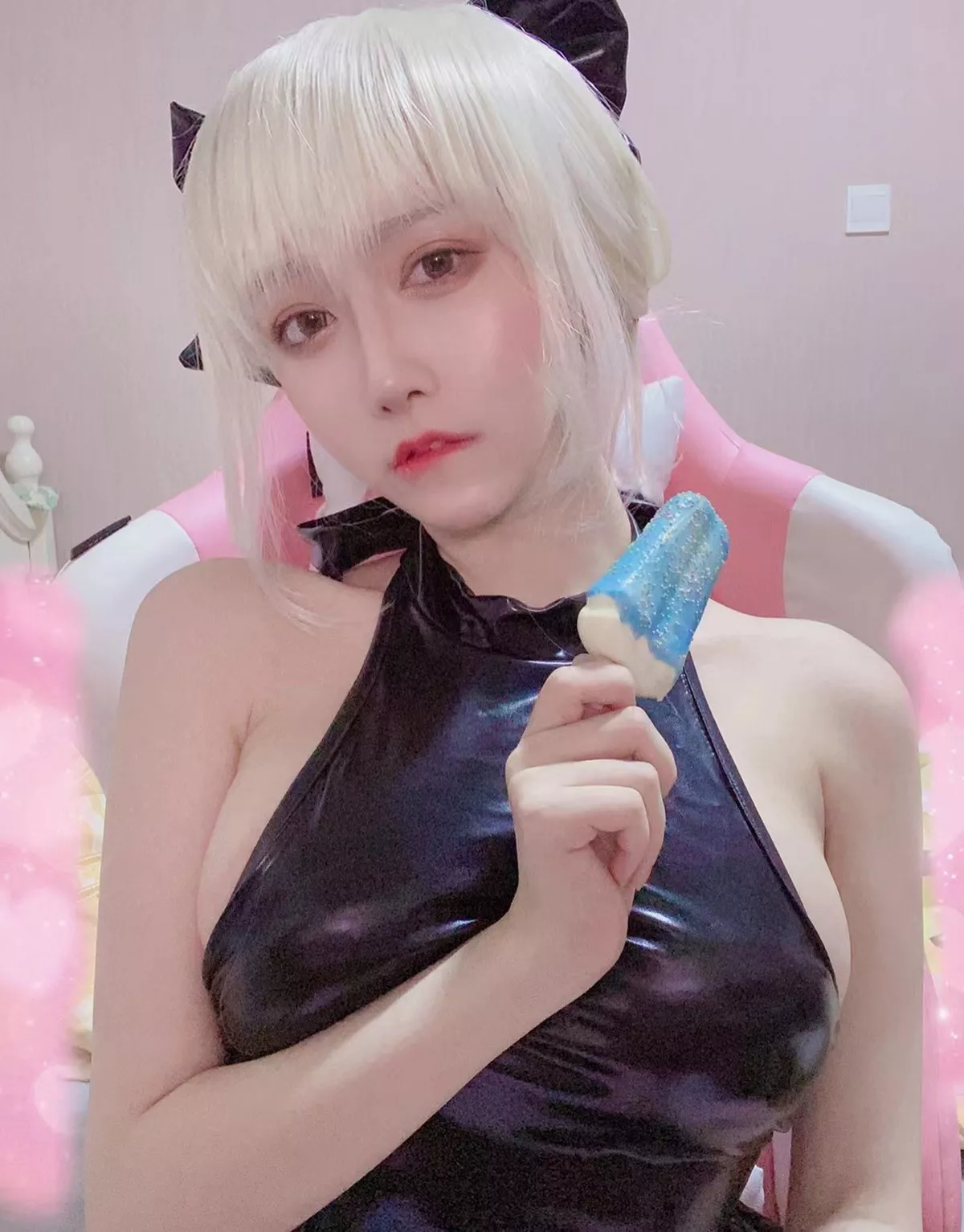 人气Coser啾小妍日常系列精选主题多套性感服饰秀完美身材靓丽迷人写真233P