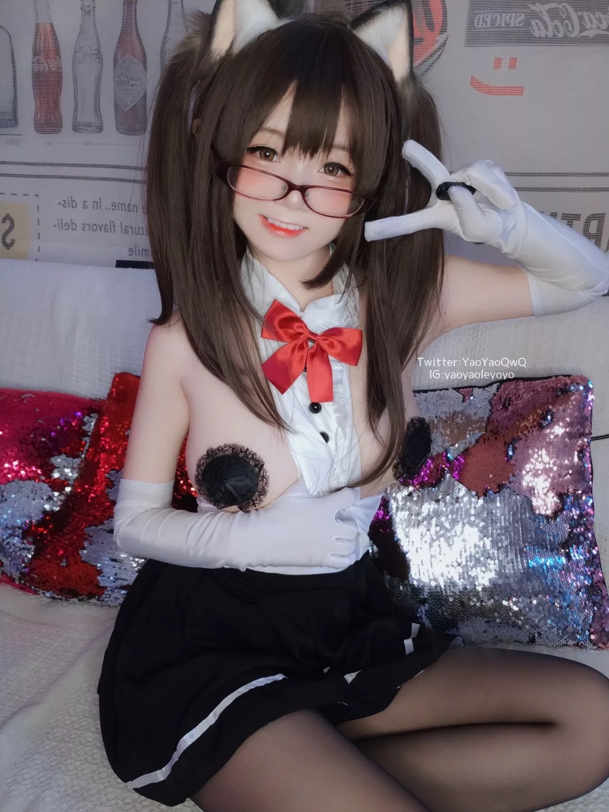 网络美女软妹摇摇乐黑色紧身衣主题性感黑色短裙下超薄黑丝秀翘臀美腿诱惑写真100P