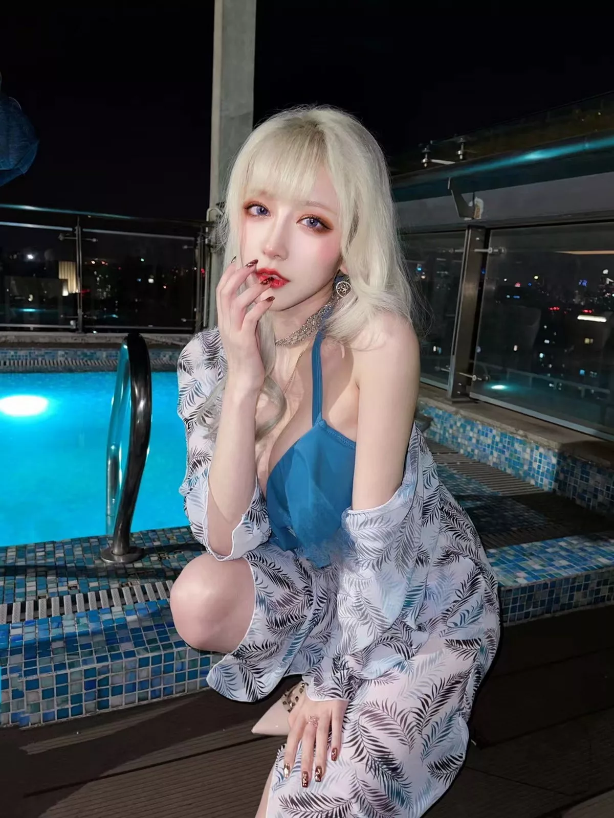 人气Coser啾小妍日常系列精选主题多套性感服饰秀完美身材靓丽迷人写真233P