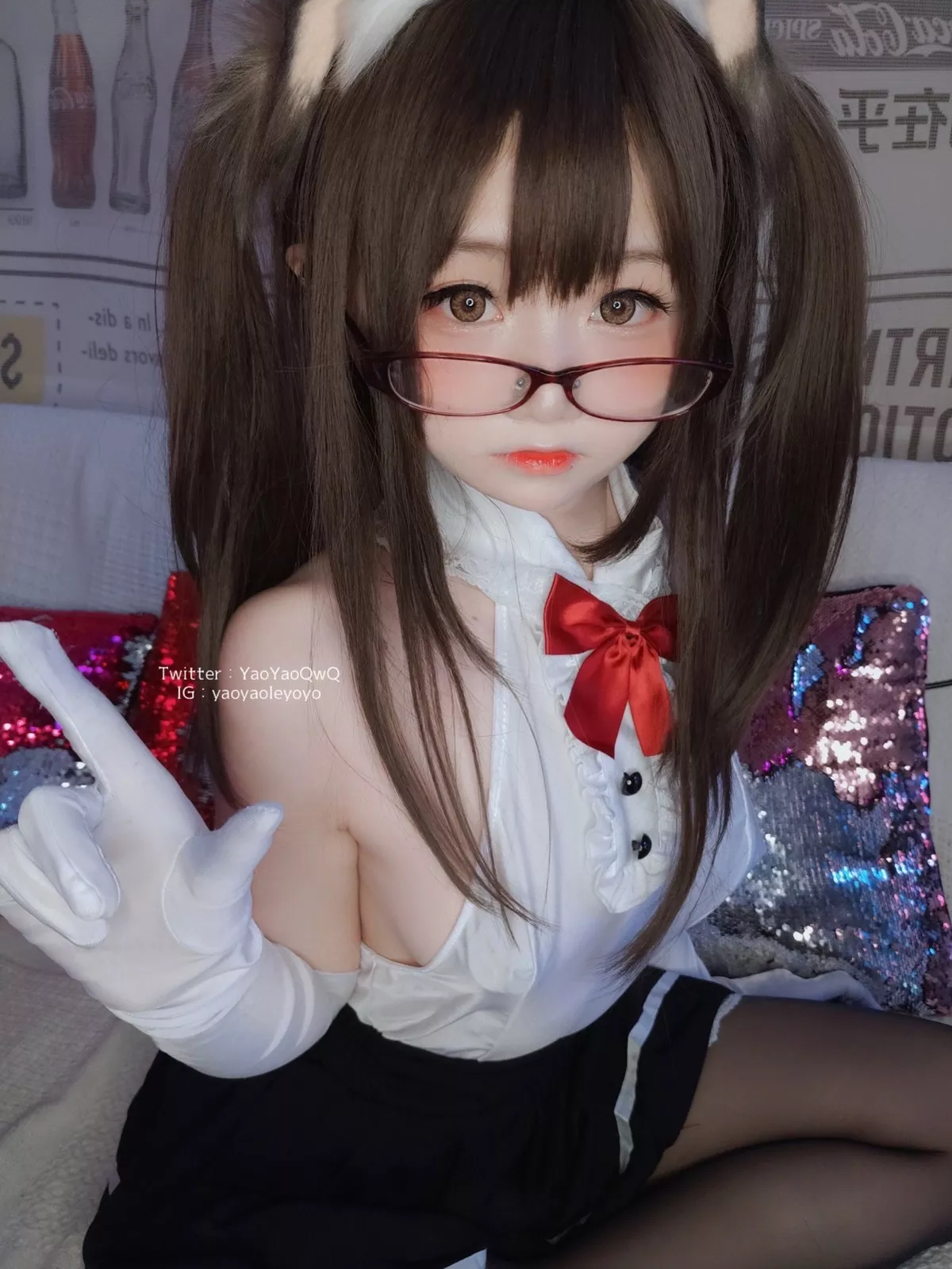 网络美女软妹摇摇乐黑色紧身衣主题性感黑色短裙下超薄黑丝秀翘臀美腿诱惑写真100P