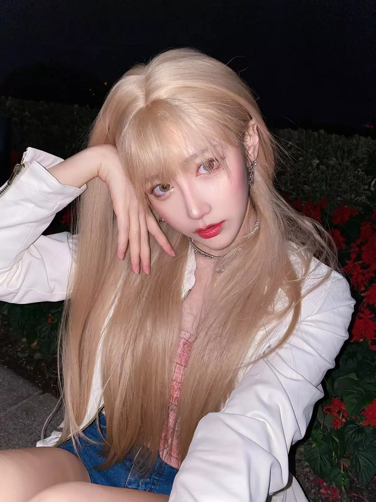 人气Coser啾小妍日常系列精选主题多套性感服饰秀完美身材靓丽迷人写真233P