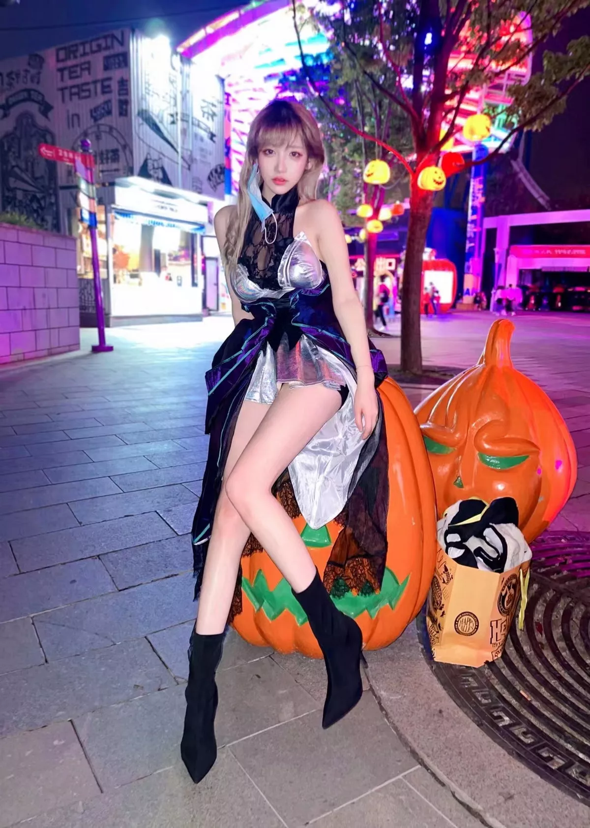 人气Coser啾小妍日常系列精选主题多套性感服饰秀完美身材靓丽迷人写真233P