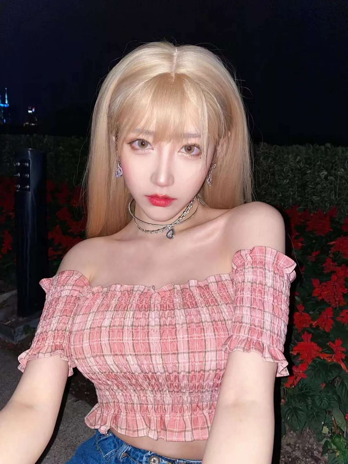 人气Coser啾小妍日常系列精选主题多套性感服饰秀完美身材靓丽迷人写真233P
