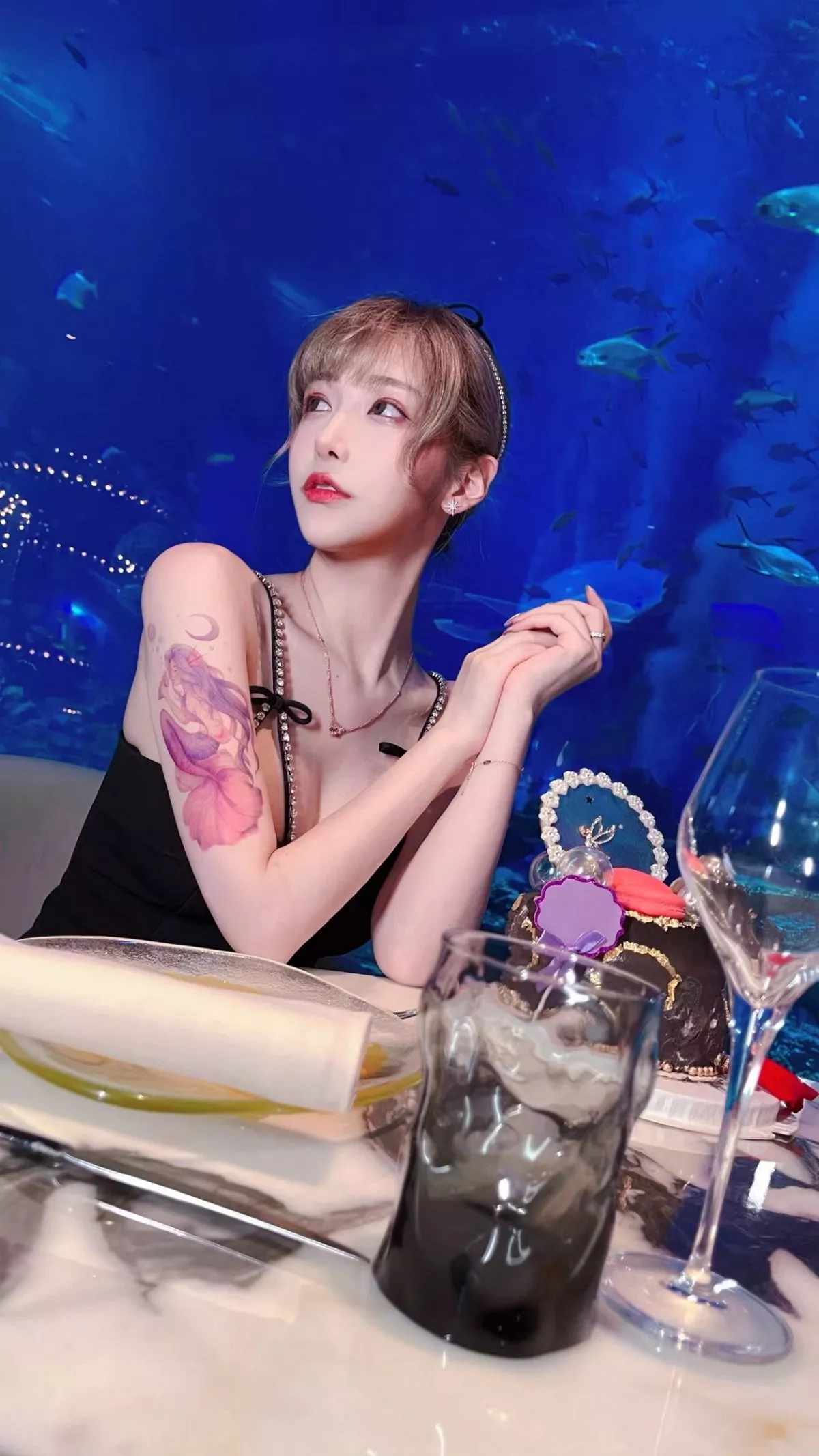 人气Coser啾小妍日常系列精选主题多套性感服饰秀完美身材靓丽迷人写真233P