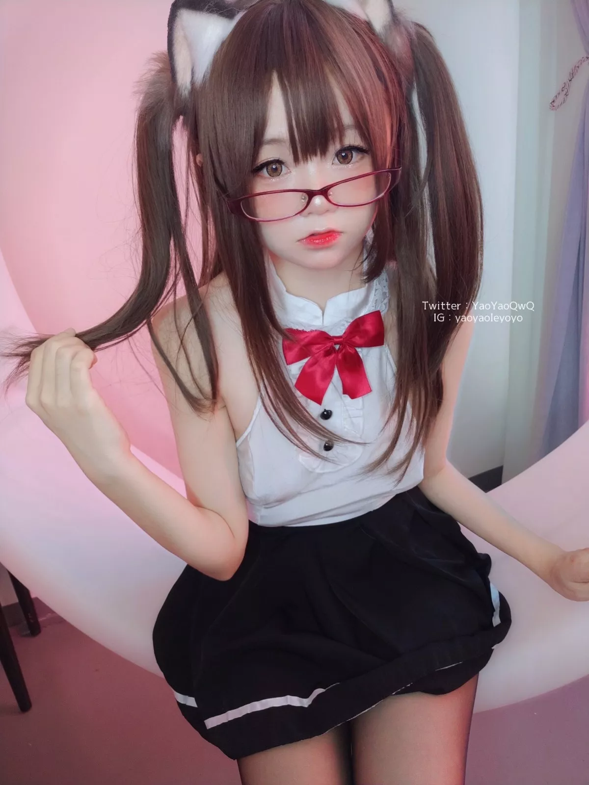 网络美女软妹摇摇乐黑色紧身衣主题性感黑色短裙下超薄黑丝秀翘臀美腿诱惑写真100P