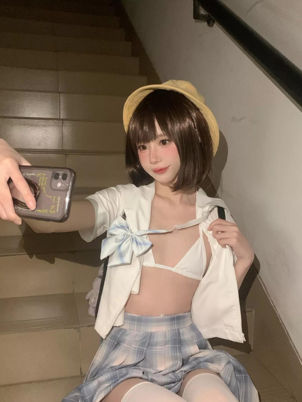 网络美女西园寺南歌主人的任务主题户外性感JK制服半脱露白色皮质内衣诱惑写真40P