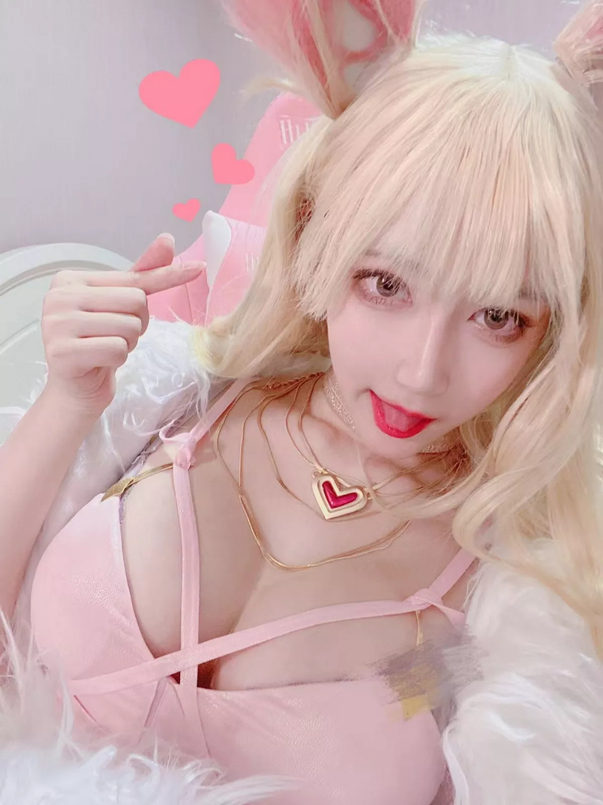 人气Coser啾小妍日常系列精选主题多套性感服饰秀完美身材靓丽迷人写真233P