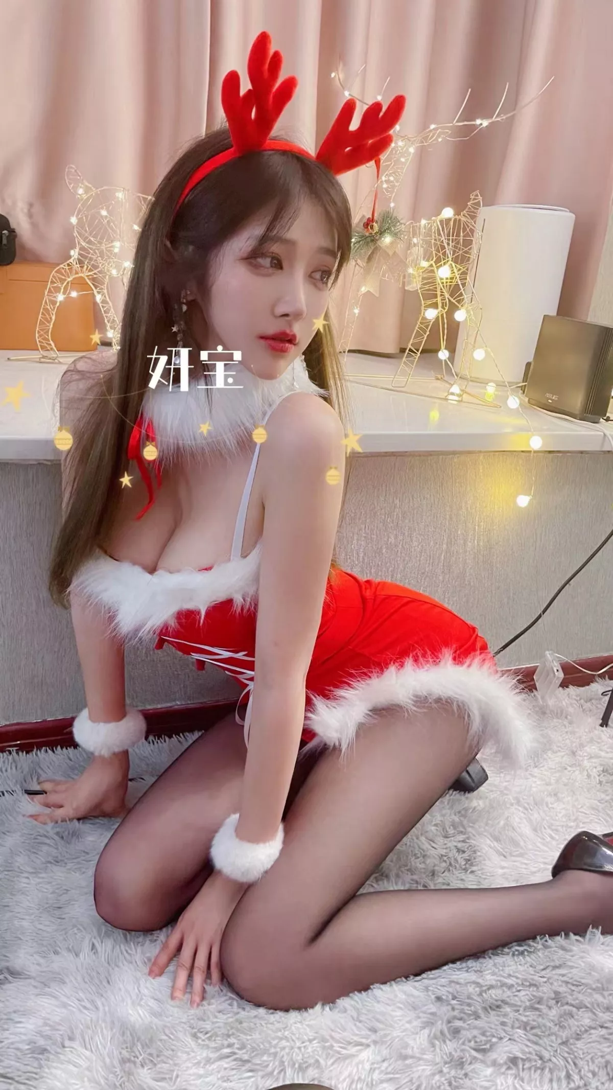 人气Coser啾小妍日常系列精选主题多套性感服饰秀完美身材靓丽迷人写真233P