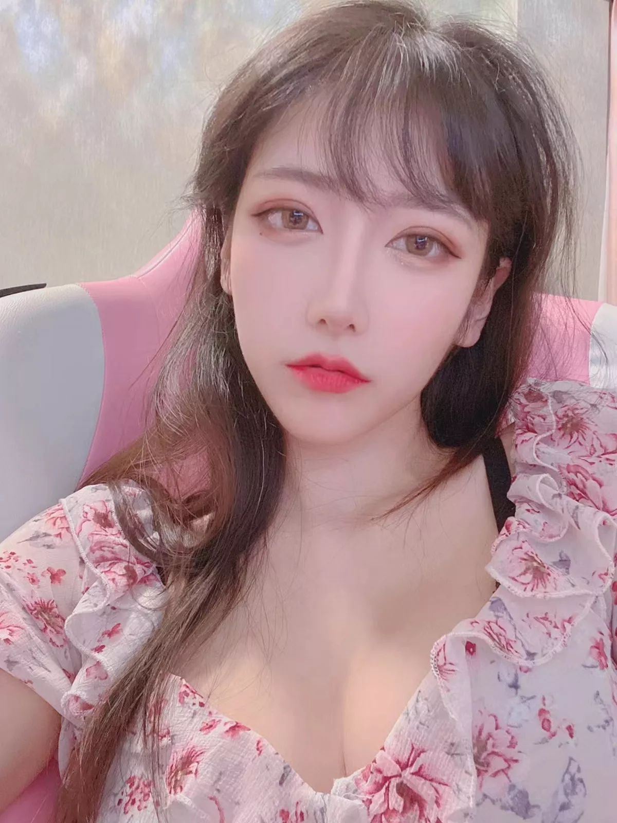 人气Coser啾小妍日常系列精选主题多套性感服饰秀完美身材靓丽迷人写真233P