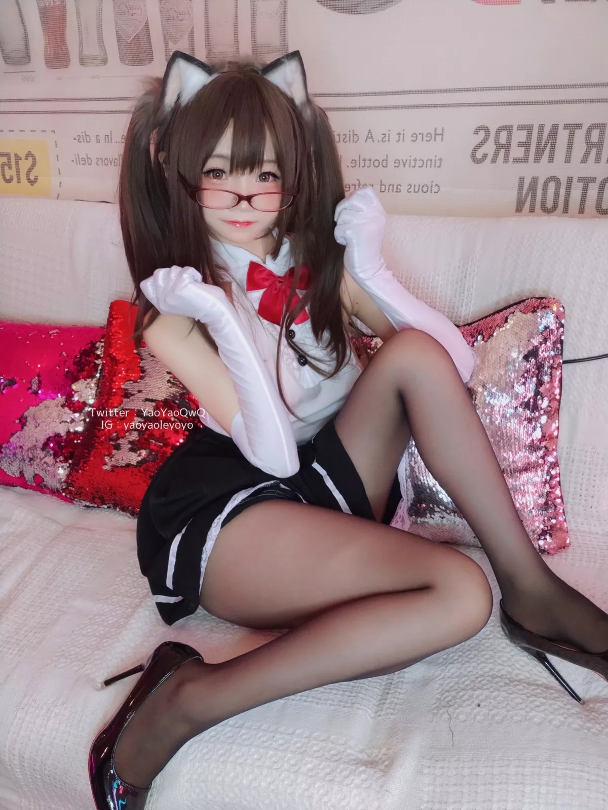 网络美女软妹摇摇乐黑色紧身衣主题性感黑色短裙下超薄黑丝秀翘臀美腿诱惑写真100P