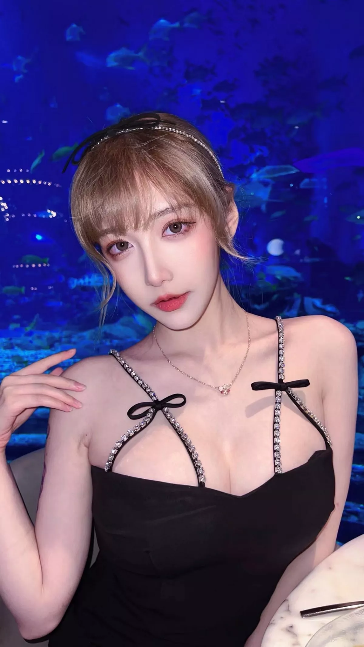 人气Coser啾小妍日常系列精选主题多套性感服饰秀完美身材靓丽迷人写真233P