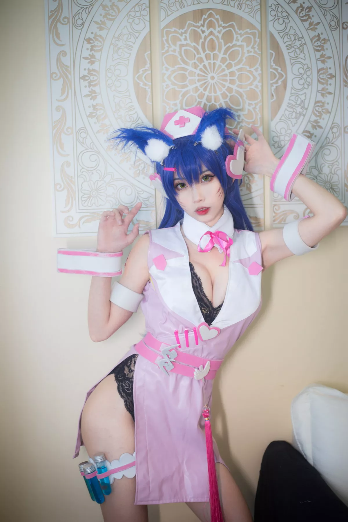 Coser美女清颜真德秀阿狸护士主题性感粉红护士装半脱露黑色蕾丝内衣诱惑写真30P