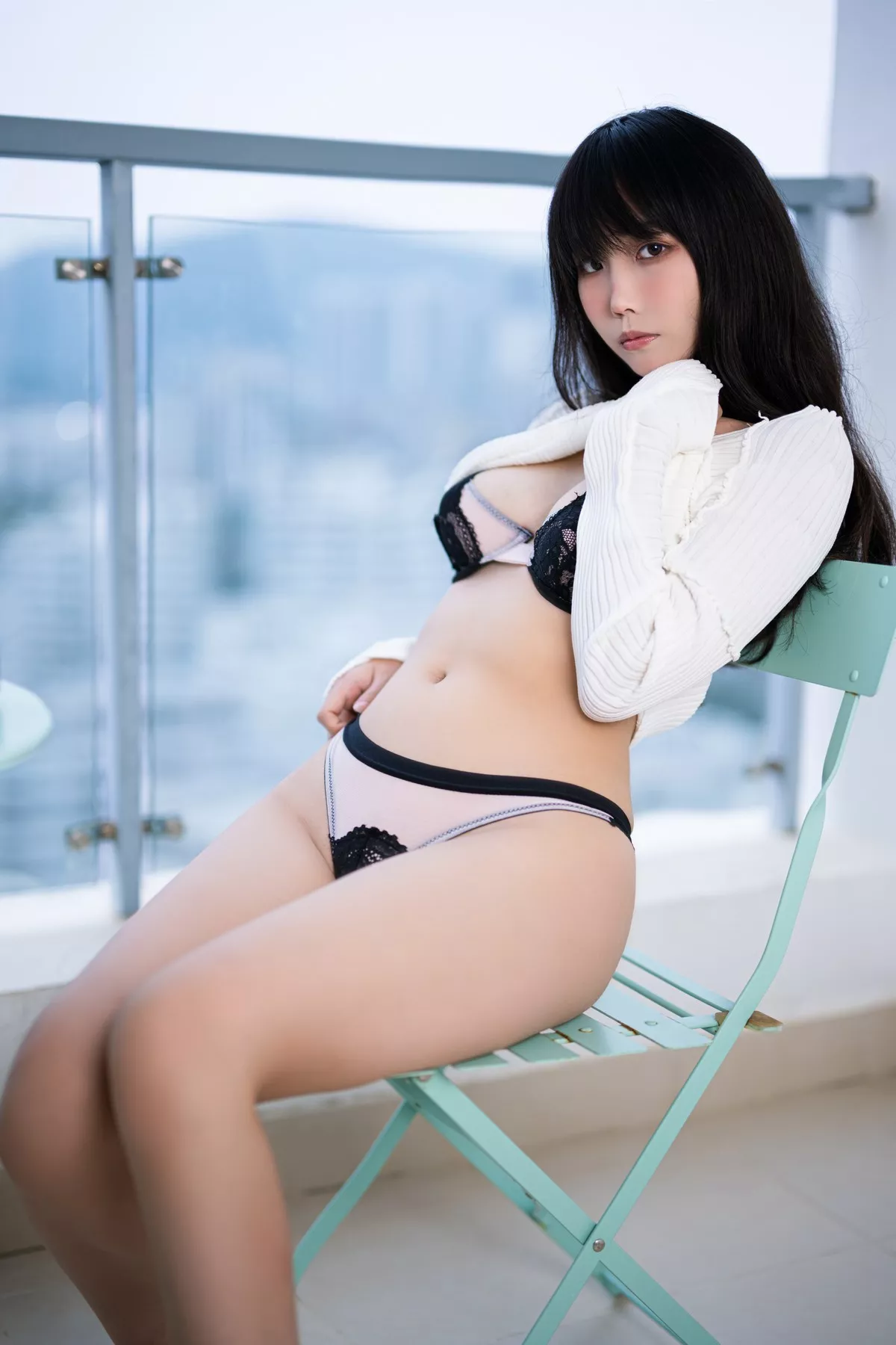 网络美女汪知子醉酒主题私房性感白色针织衣半脱露黑色蕾丝内衣撩人诱惑写真36P