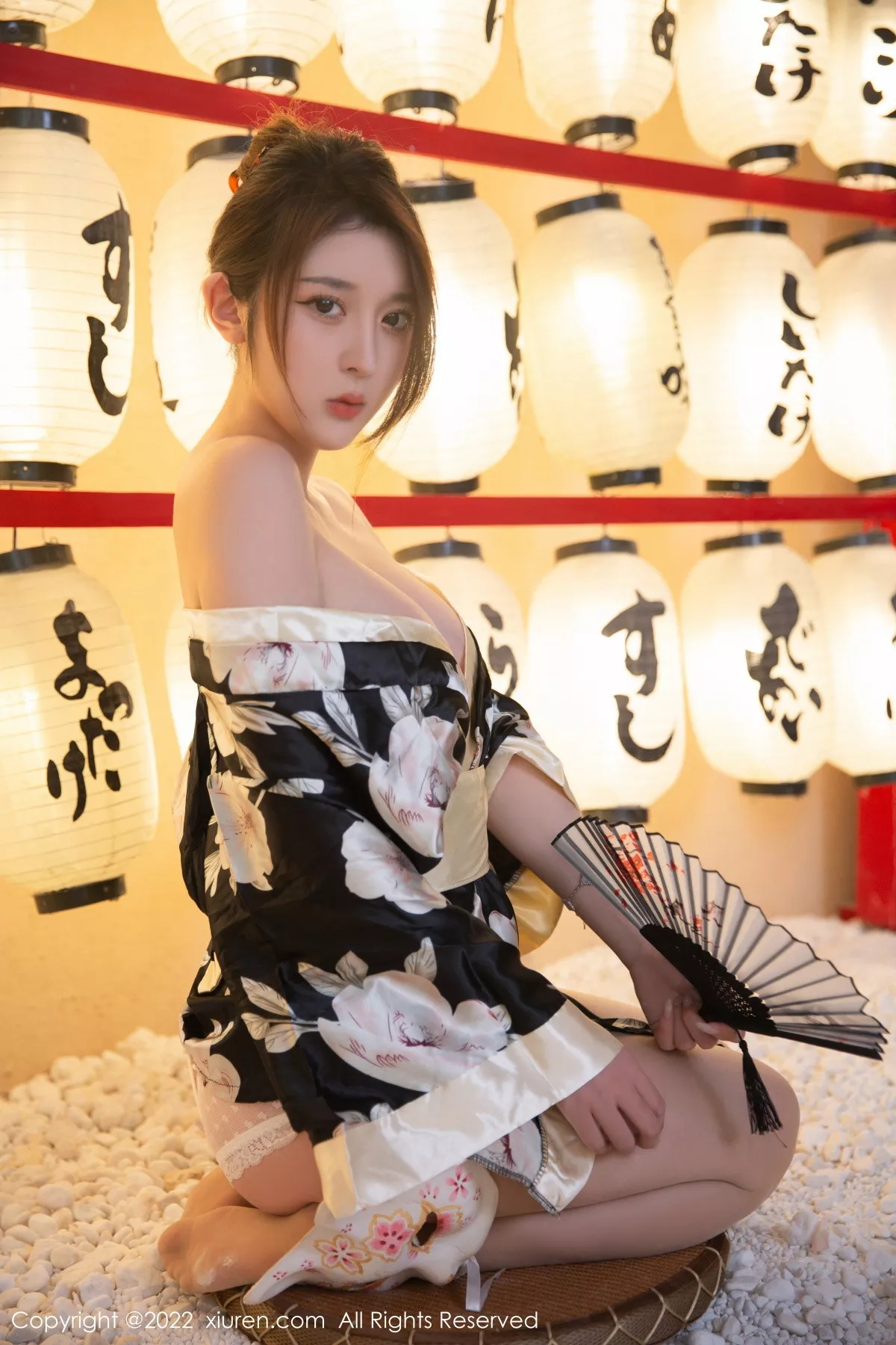 XiuRen第5942_模特夏甜甜性感黑色日式和服配超薄肉丝半脱秀完美身材诱惑写真79P
