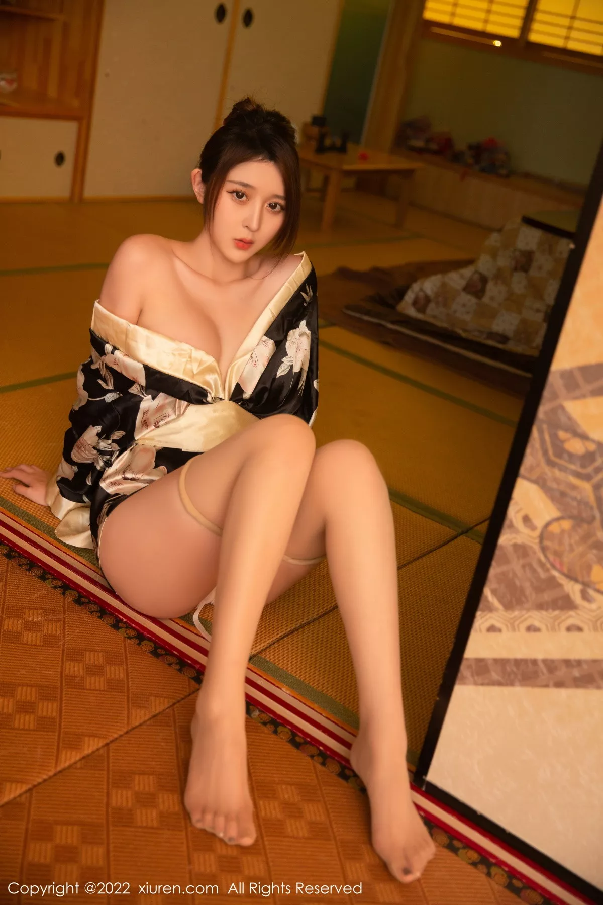 XiuRen第5942_模特夏甜甜性感黑色日式和服配超薄肉丝半脱秀完美身材诱惑写真79P