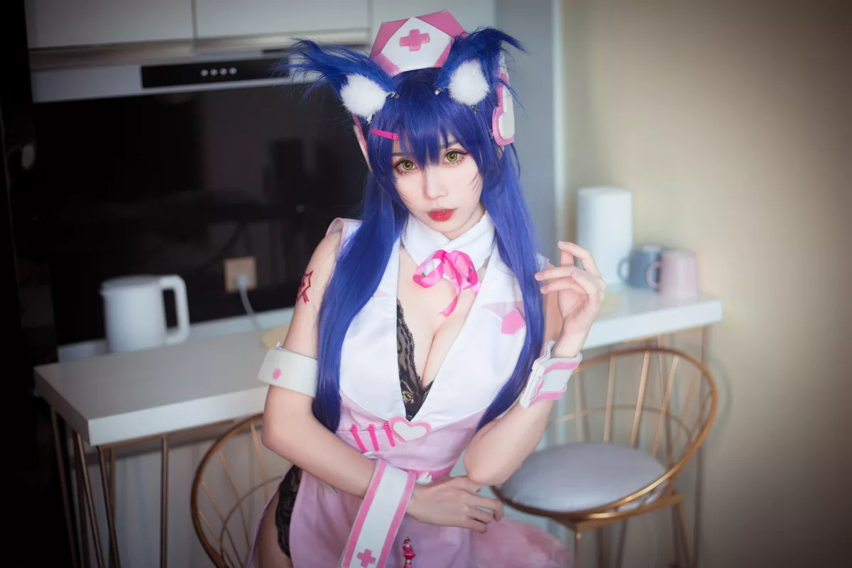 Coser美女清颜真德秀阿狸护士主题性感粉红护士装半脱露黑色蕾丝内衣诱惑写真30P